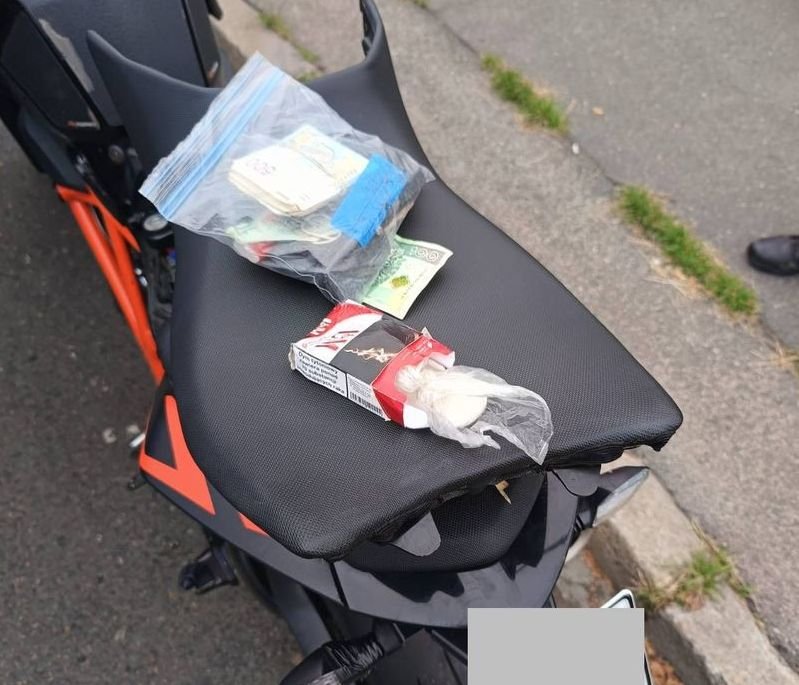jecha-motocyklem-mia-przy-sobie-narkotyki-127098