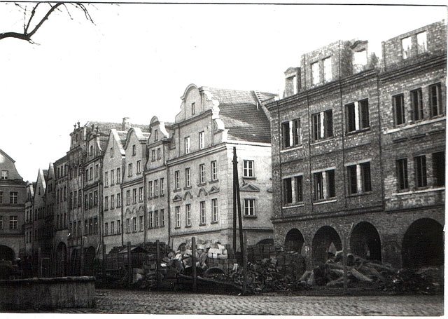 Odbudowana pierzeja północna w 1967 roku.