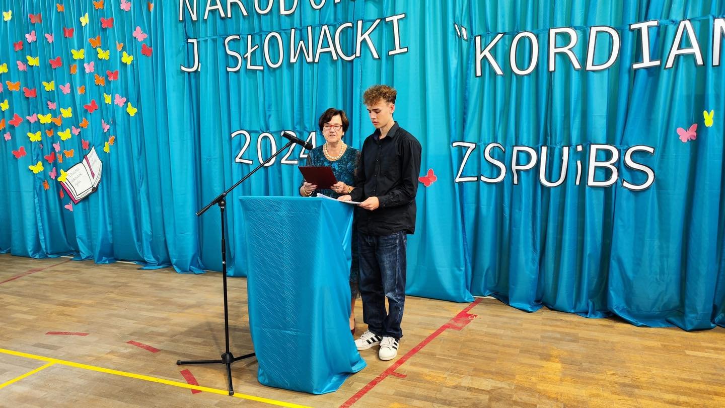 narodowe-czytanie-z-jeleniogorskimi-oficjelami-127144