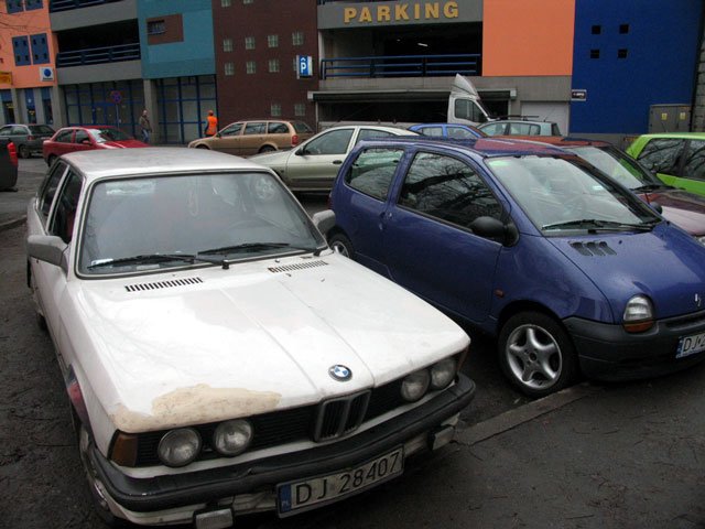 trzy-zote-za-parking-pod-dachem-12722