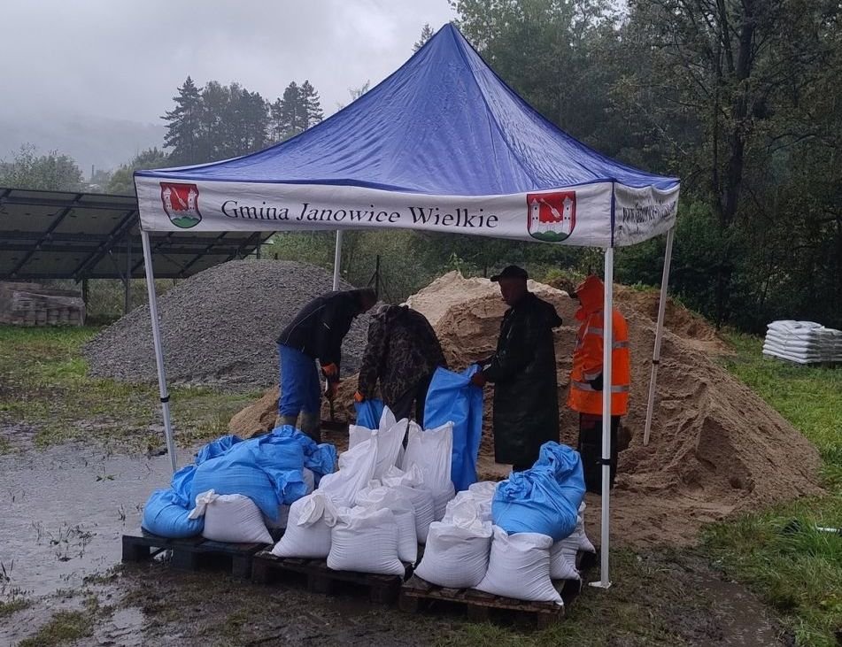 pogotowie-przeciwpowodziowe-w-janowicach-wielkich-127231