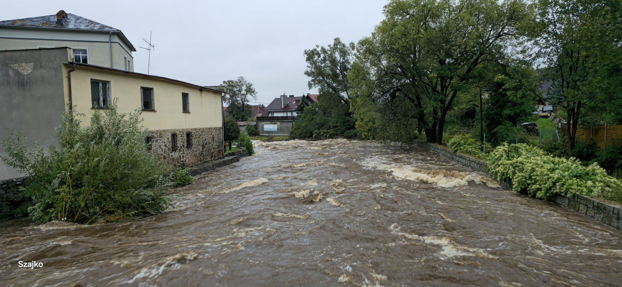 kamienna-przy-urzedzie-miasta-w-piechowicach-127272