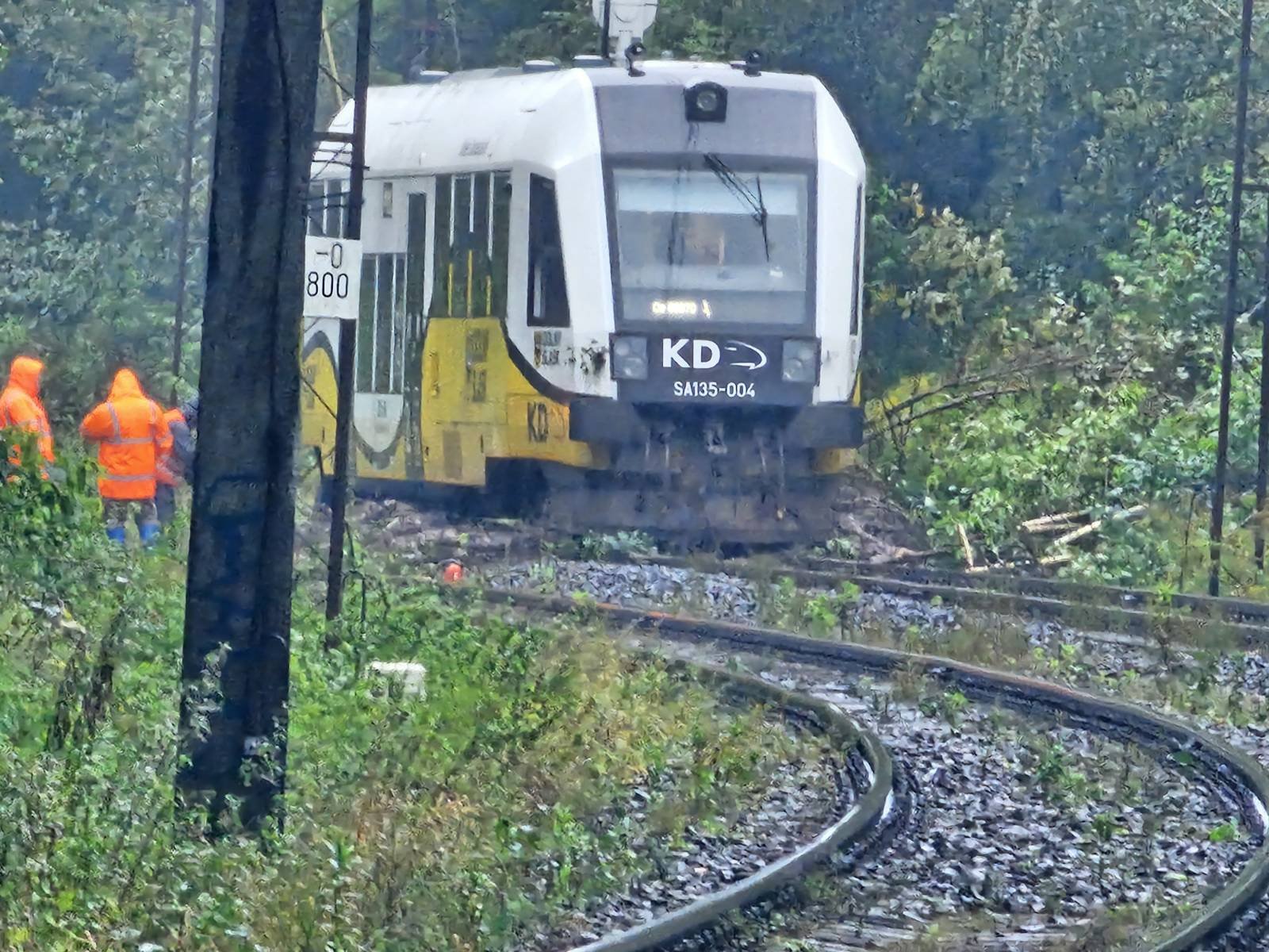 wstrzymany-ruch-pociagow-127281