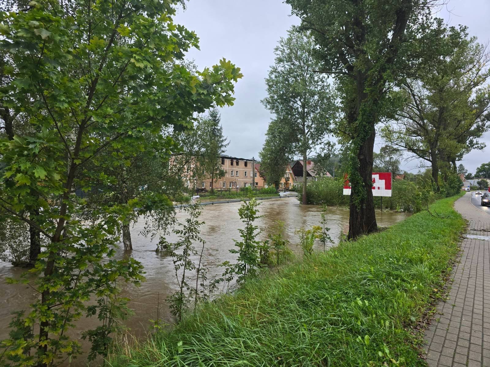 zamykaja-kolejne-drogi-127293