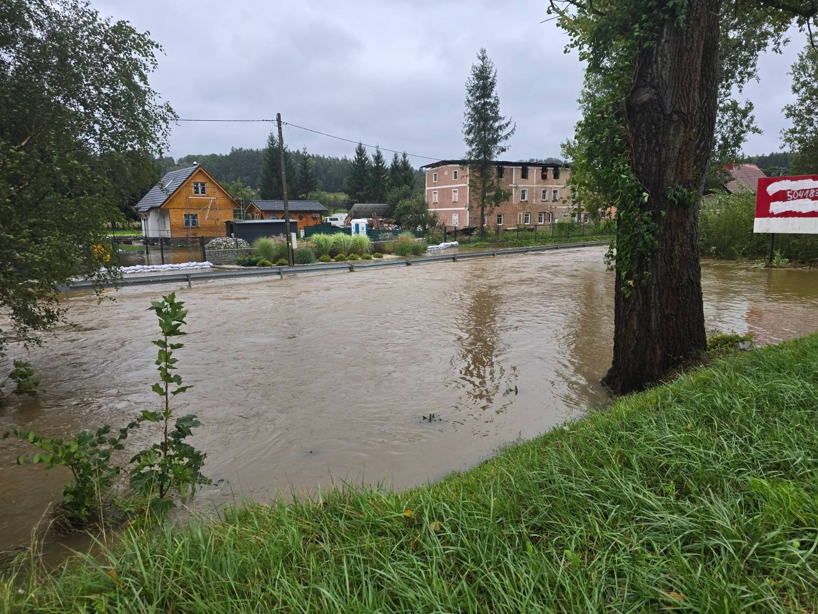 w-maciejowej-trwa-walka-z-zywioem-127304