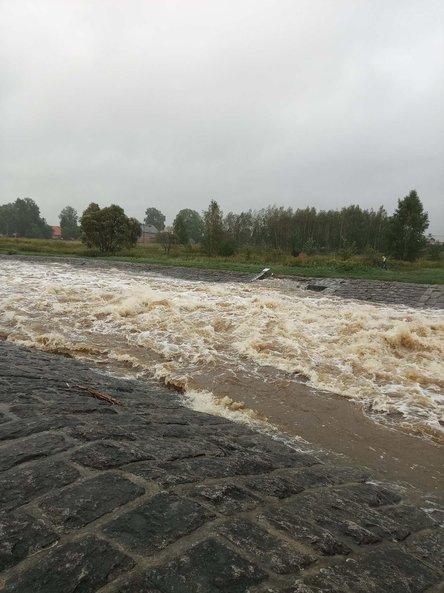 wszedzie-przekroczone-stany-alarmowe-127326