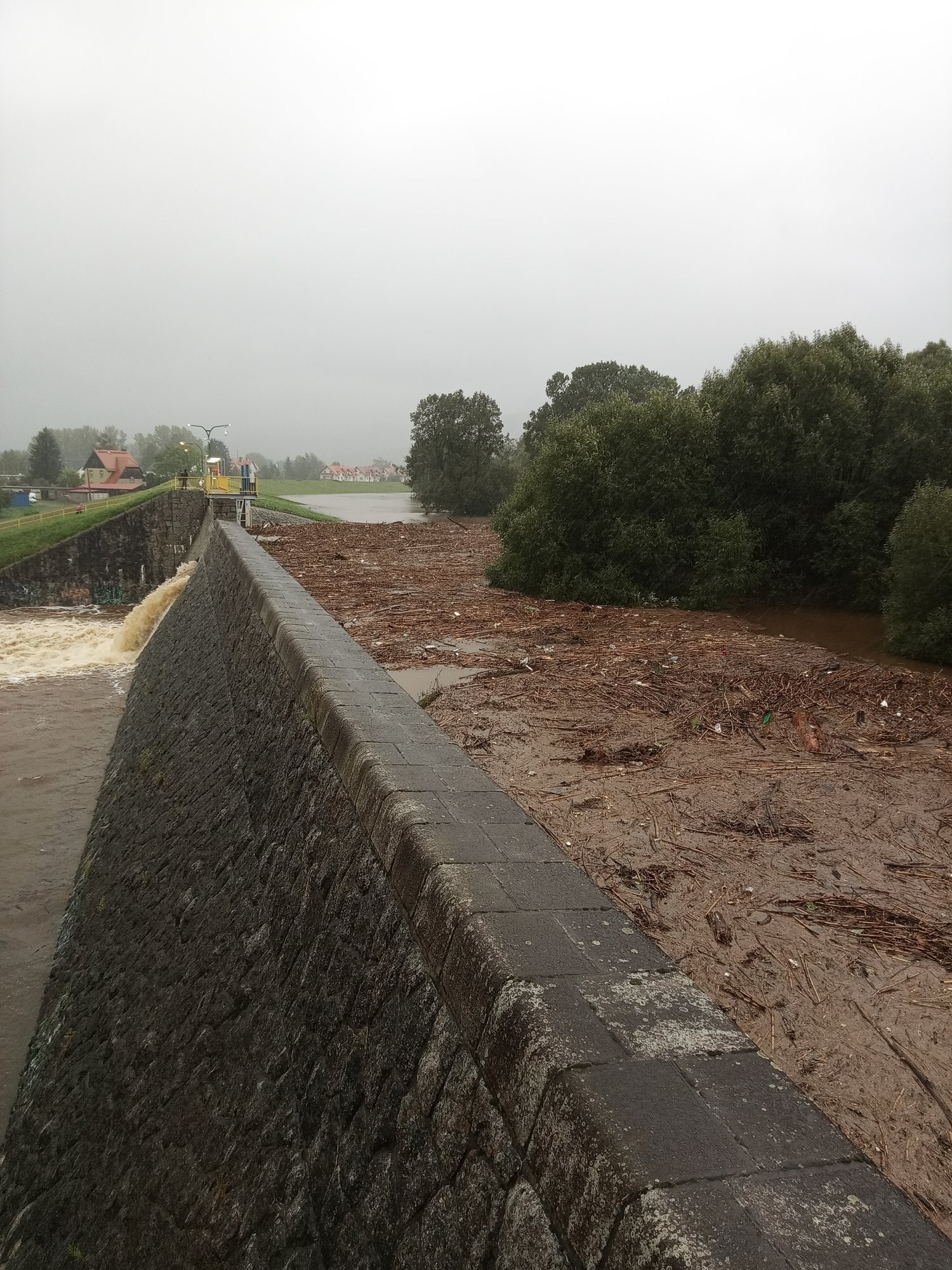 wszedzie-przekroczone-stany-alarmowe-127326