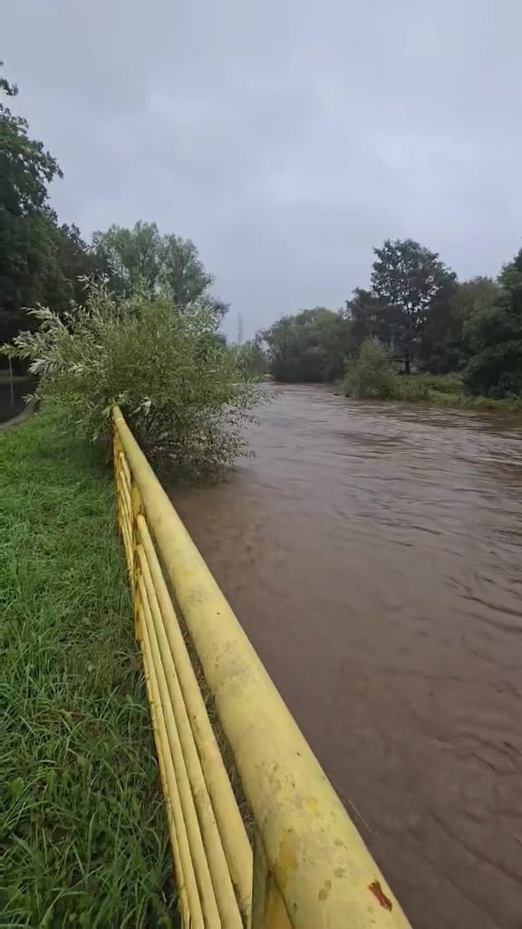 na-nadbrzeznej-prawie-wylewa-127343