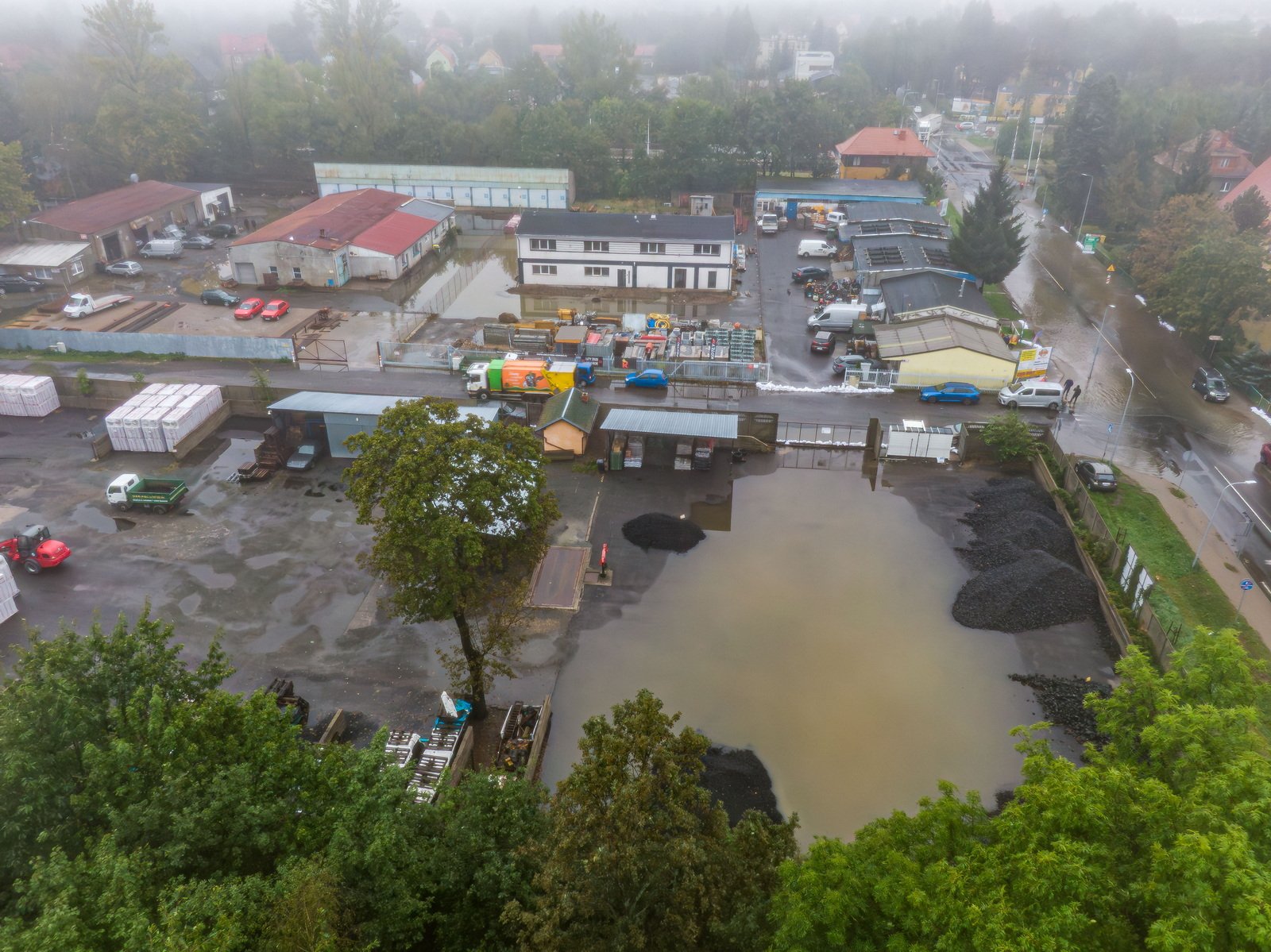 dzieci-sie-jeszcze-dugo-nie-pobawia-cieplice-z-drona-127458