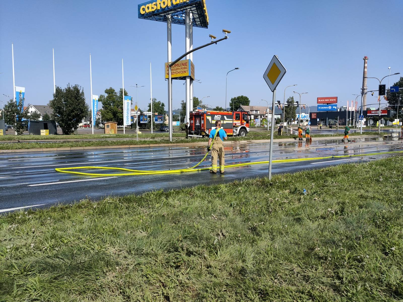 tu-woda-odsania-a-obok-jeszcze-postoi-127505