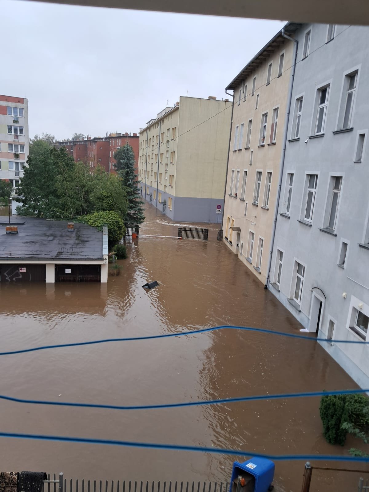 osiedle-robotnicze-dramatyczne-nagrania-mieszkancow-127520