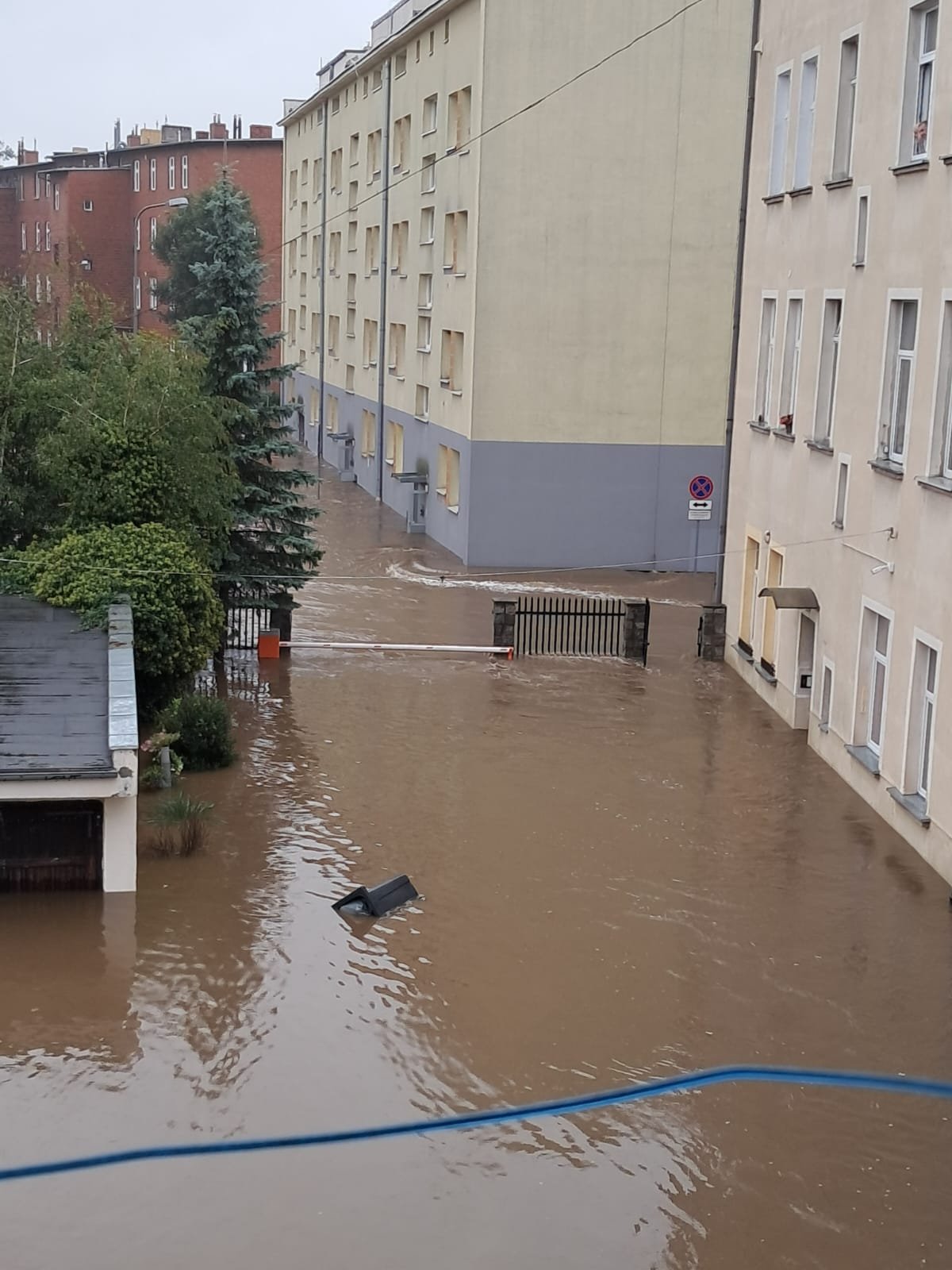 osiedle-robotnicze-dramatyczne-nagrania-mieszkancow-127520