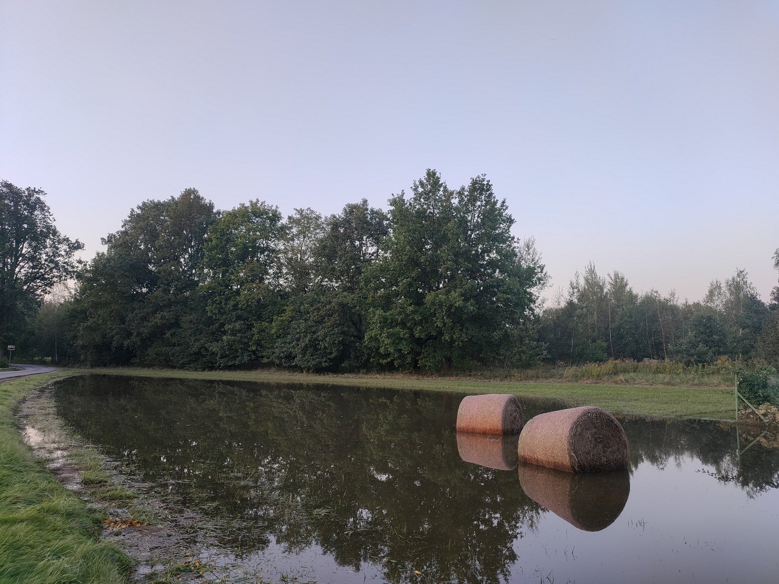wojanow-woda-zalaa-po-wsi-127527