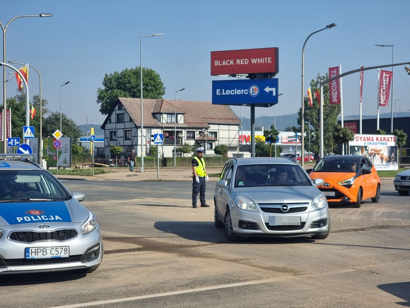 drogowka-kieruje-ruchem-127528