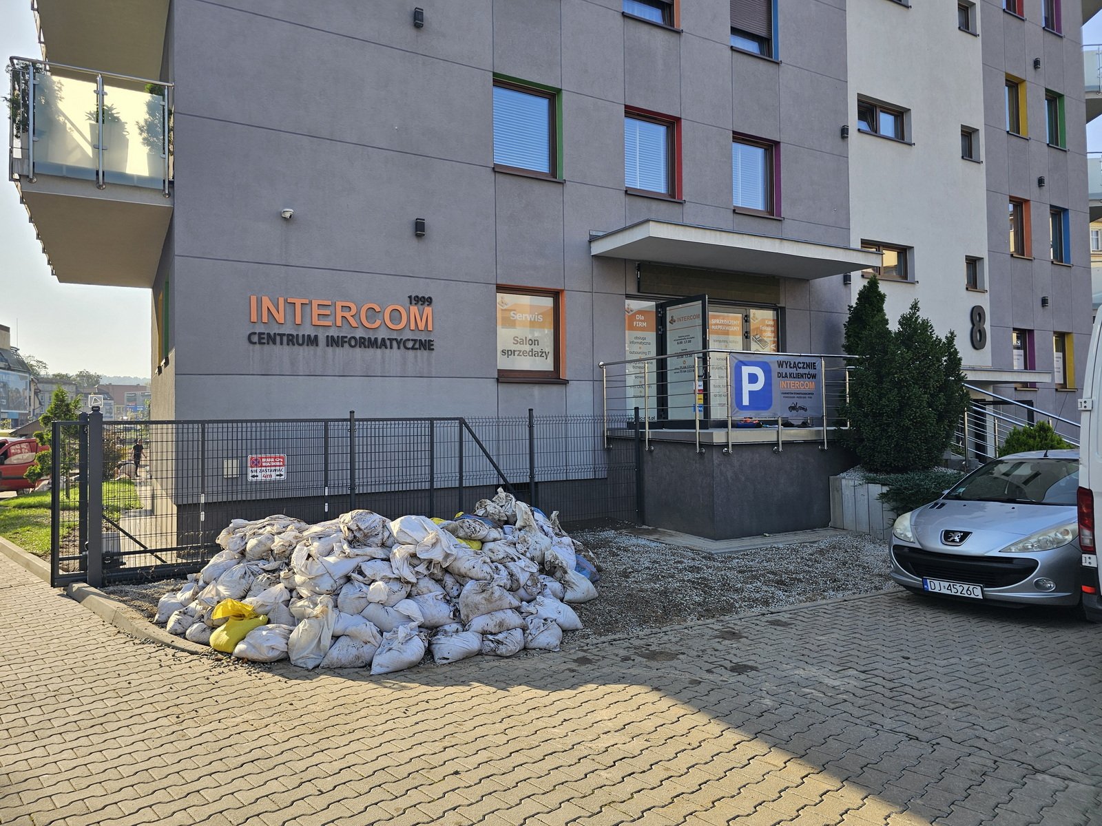 wielki-baagan-na-rodzinnej-i-os-robotniczym-127536