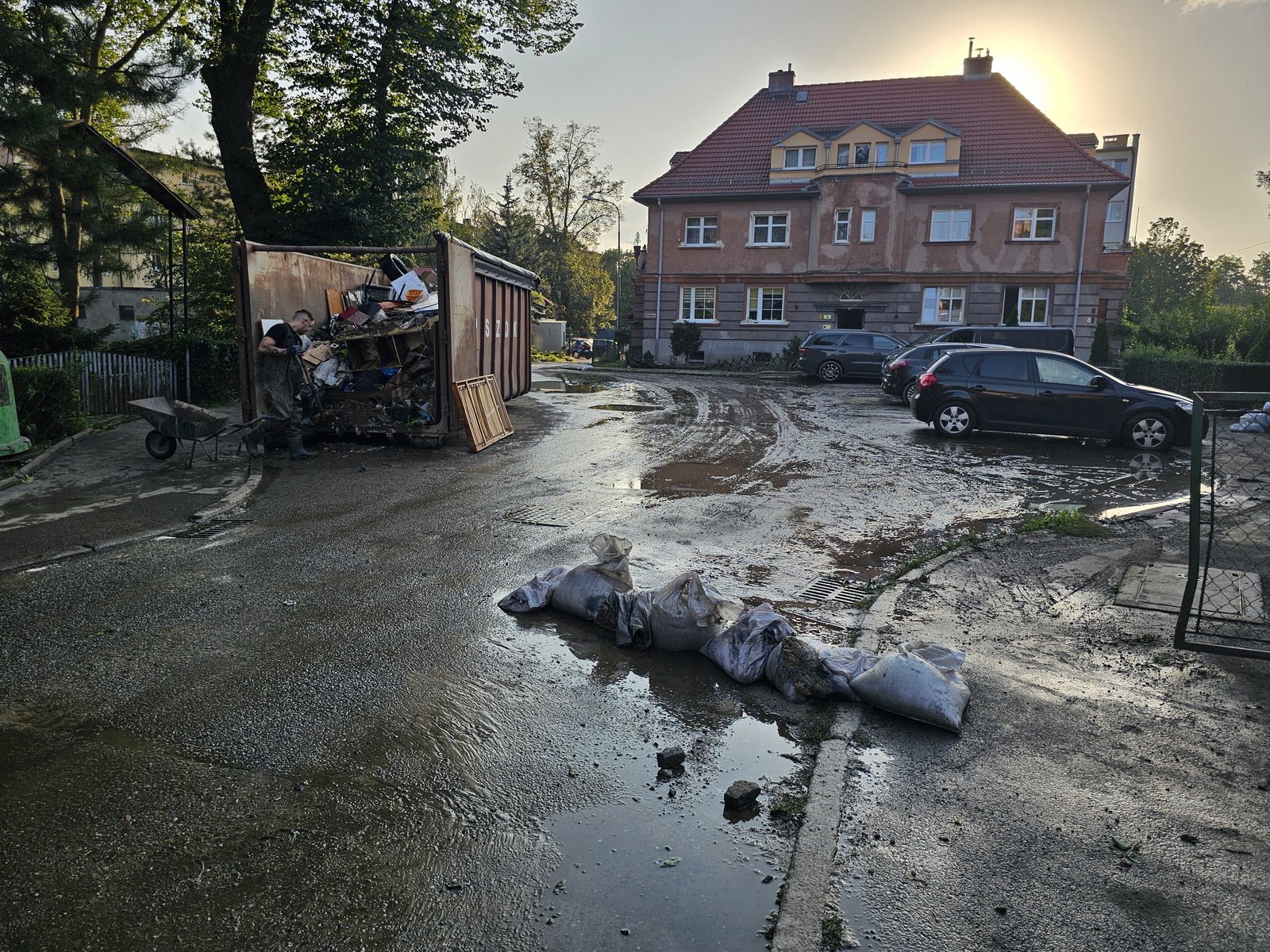 wielki-baagan-na-rodzinnej-i-os-robotniczym-127536