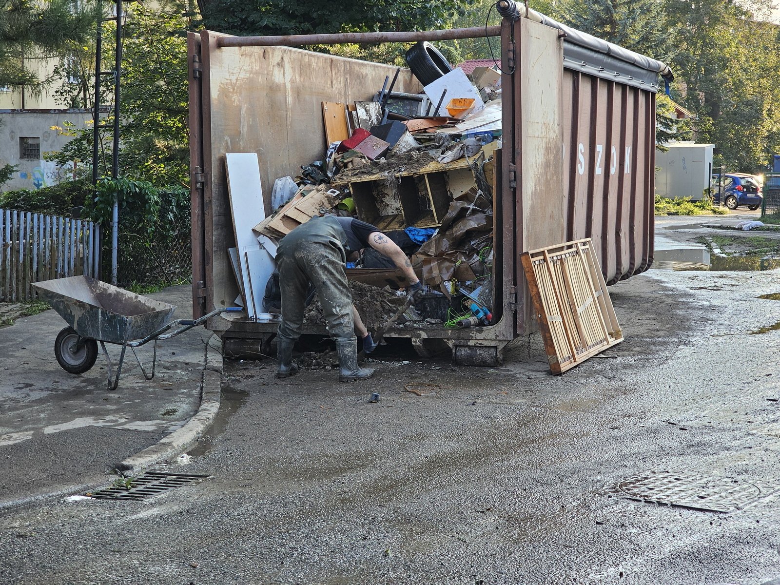 wielki-baagan-na-rodzinnej-i-os-robotniczym-127536