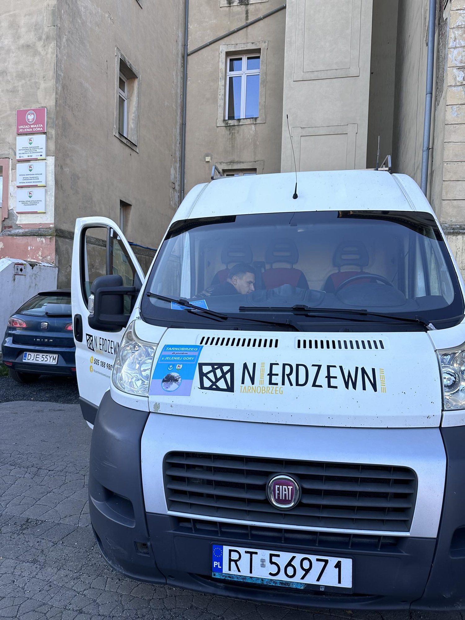 dary-dla-jeleniej-gory-z-drugiego-konca-polski-127594