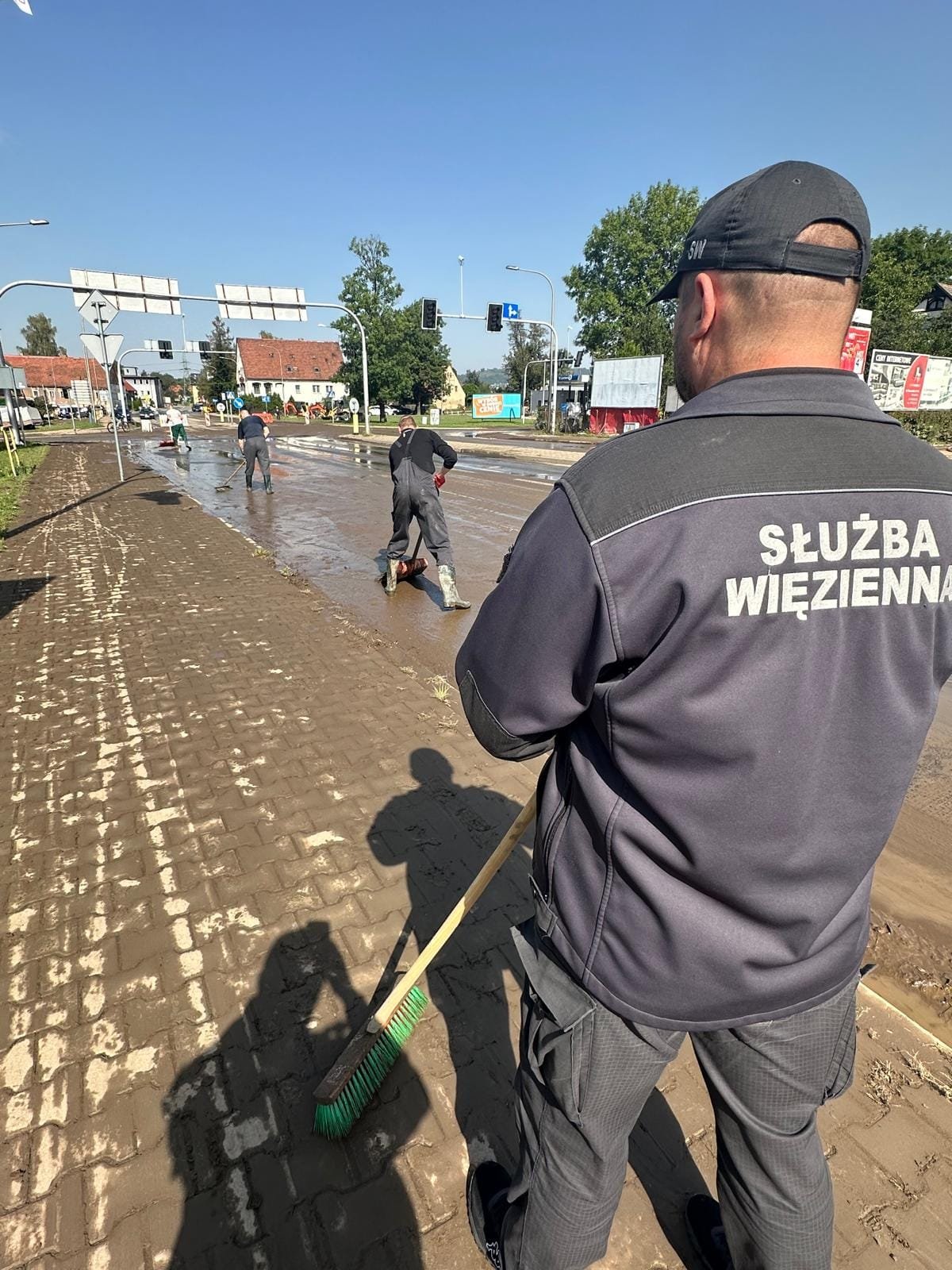straznicy-wiezienni-takze-walczyli-z-powodzia-127620