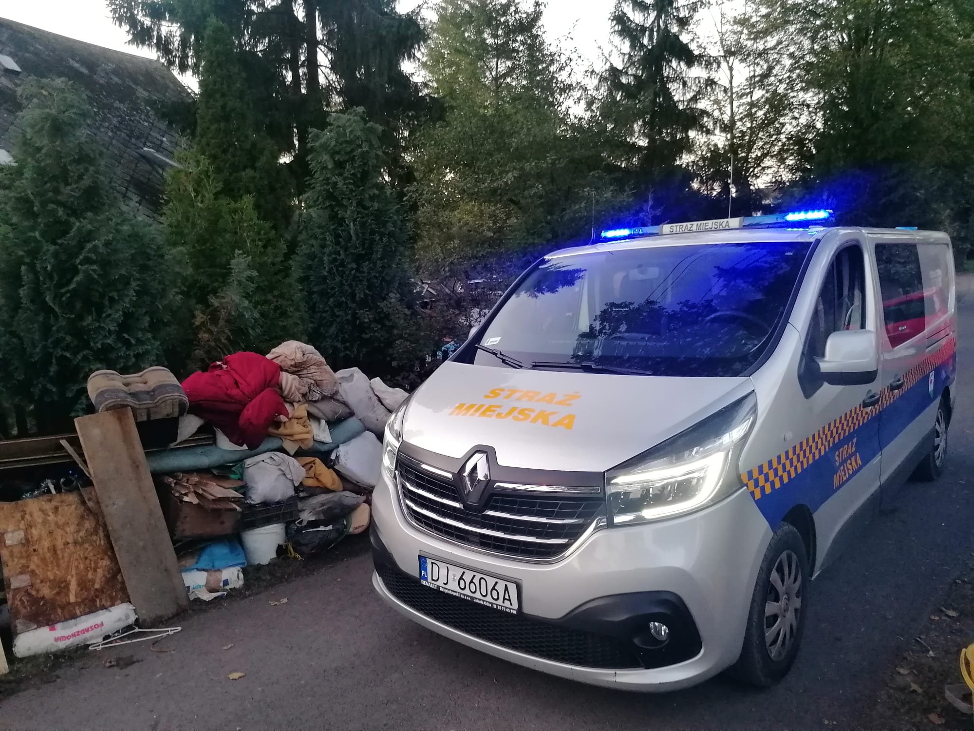 straznicy-miejscy-na-pomoc-powodzianom-127714