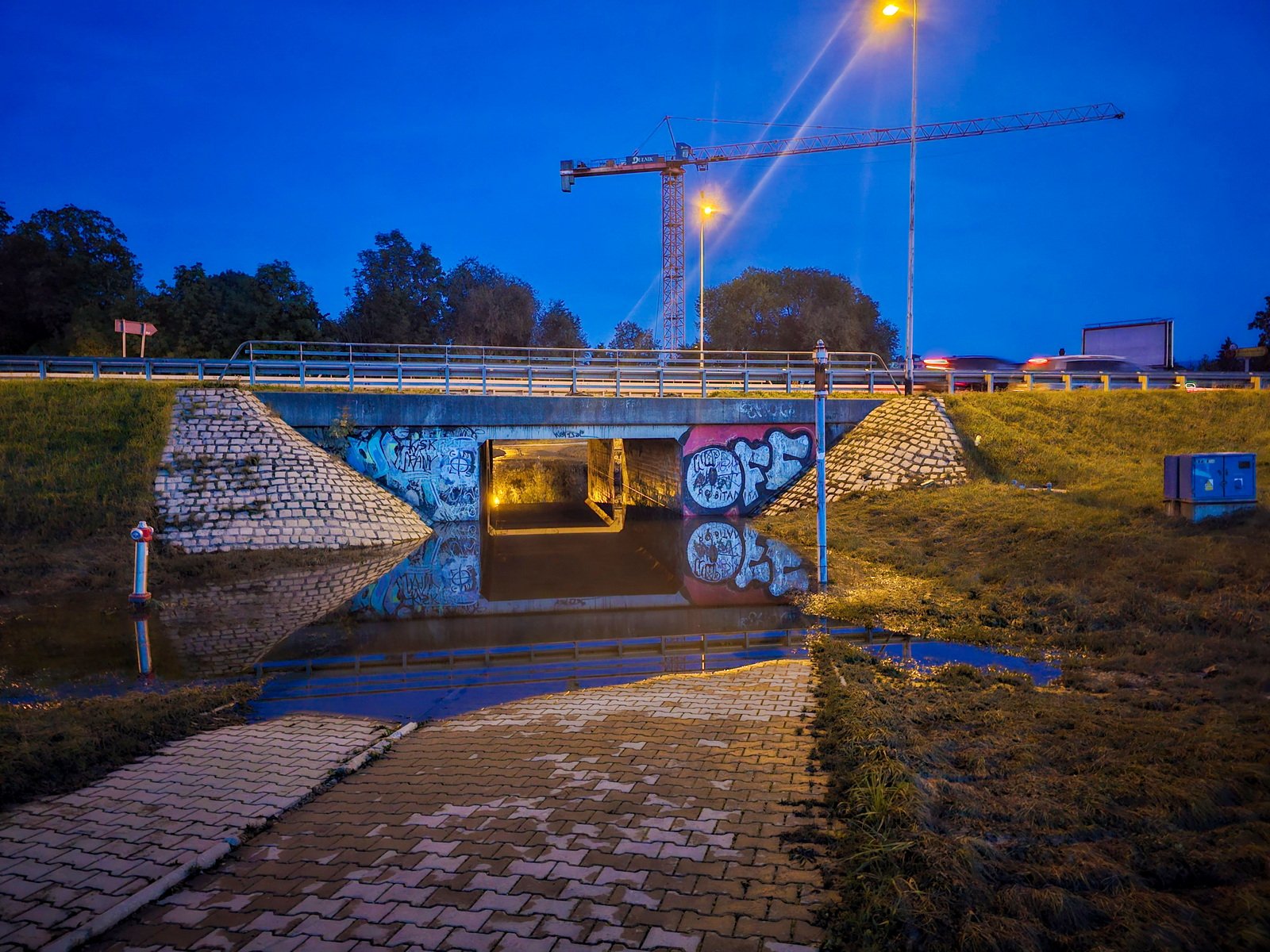 zalane-przejscie-rowerowe-pod-aleja-jana-pawa-ii-wciaz-nieprzejezdne-127718