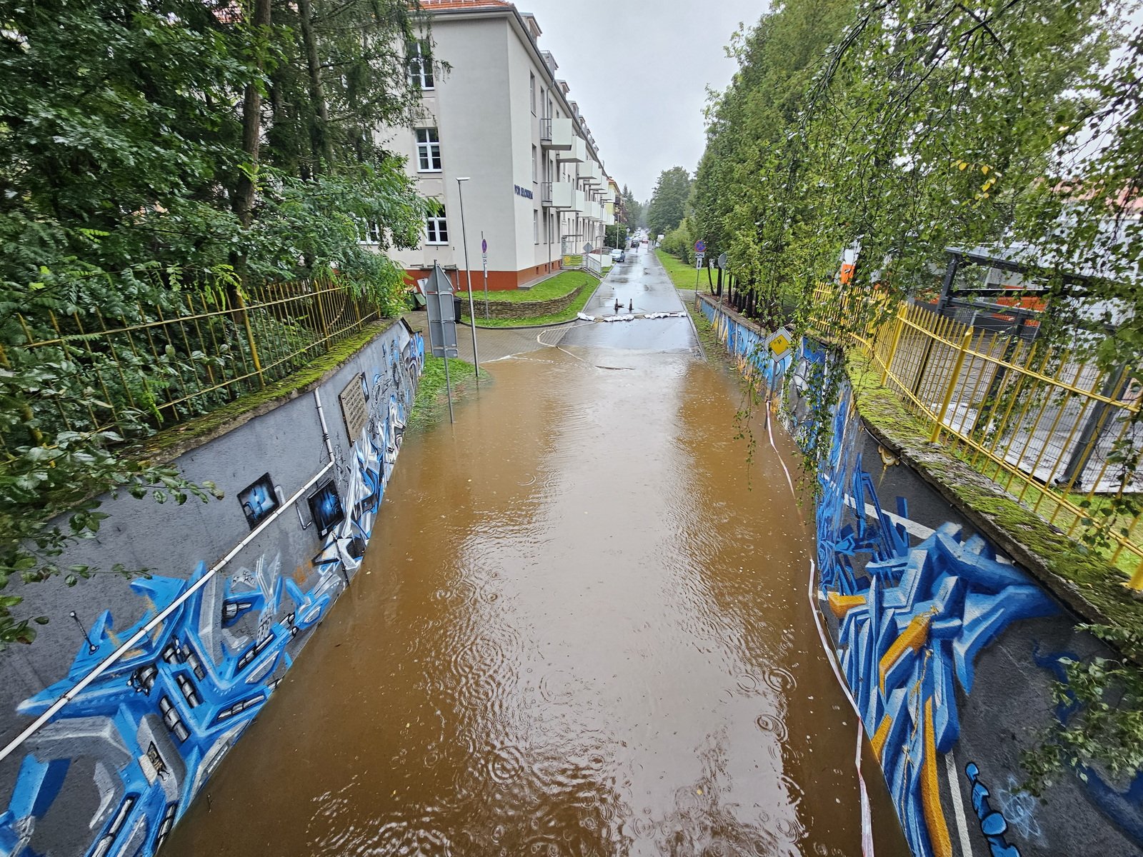 wiadukt-kolejowy-miedzy-osiedlem-na-podchorazych-a-kans-127719