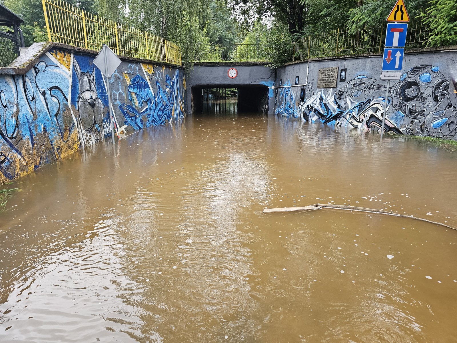 wiadukt-kolejowy-miedzy-osiedlem-na-podchorazych-a-kans-127719