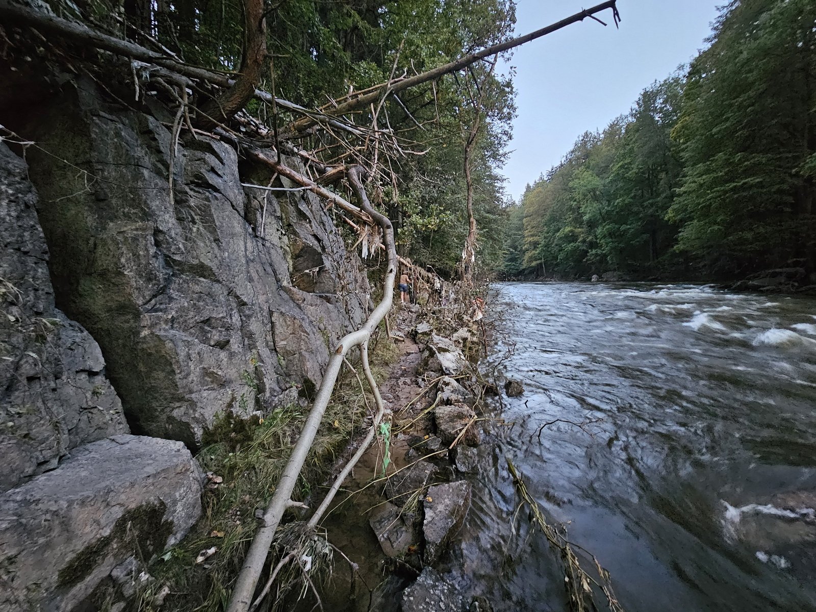 katastrofa-w-dolinie-bobru-powodz-zniszczya-dobytek-i-krajobraz-127804