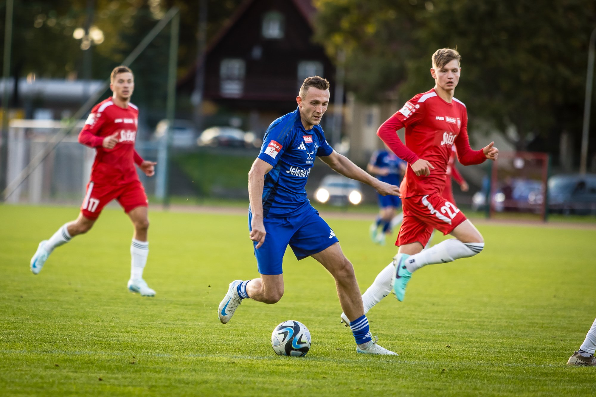 przybylski-znow-trafia-karkonosze-wygrywaja-127845