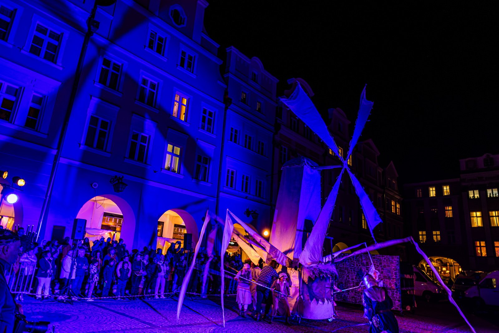 monumentalnie-na-placu-ratuszowym-127926