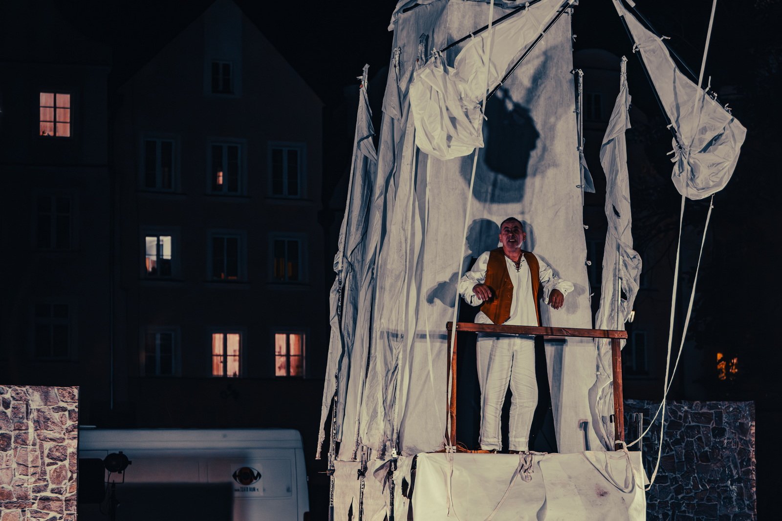 monumentalnie-na-placu-ratuszowym-127926