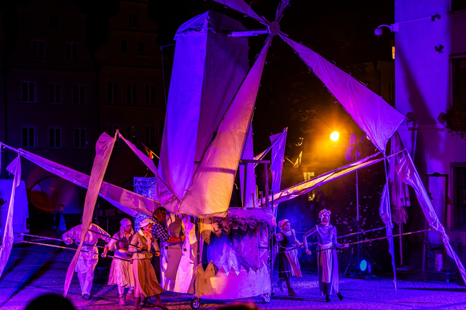 monumentalnie-na-placu-ratuszowym-127926