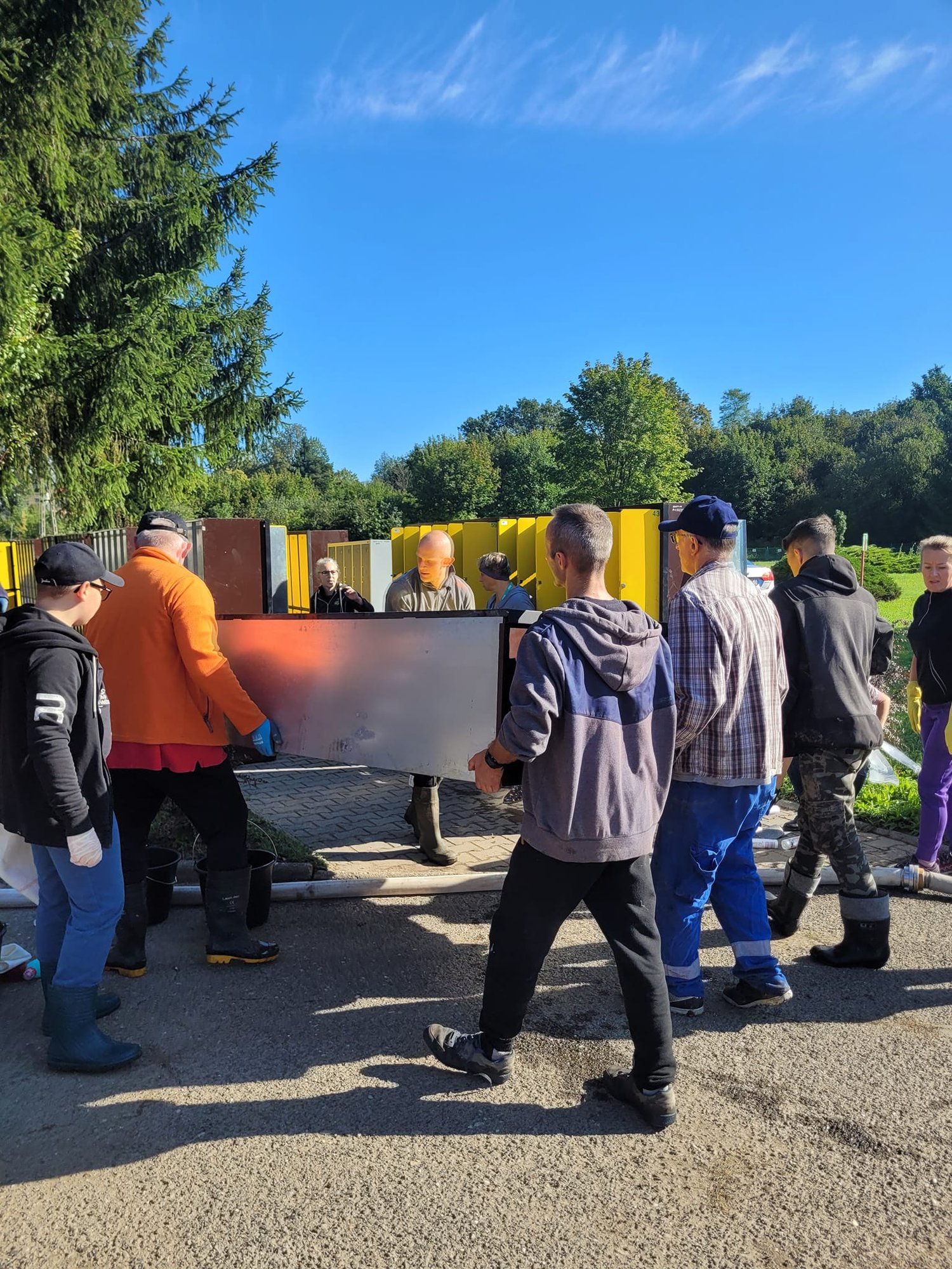 w-omnicy-dopiero-dzis-wrocili-do-szkoy-127928
