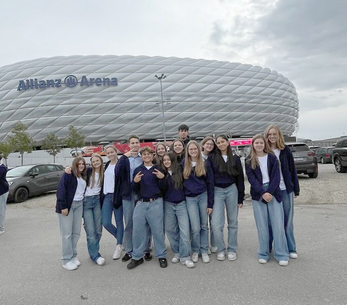 zwiedzali-allianz-arene-127935