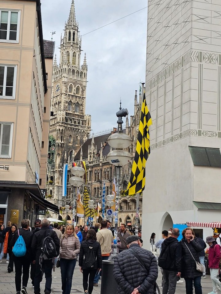 zwiedzali-allianz-arene-127935