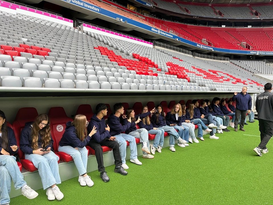 zwiedzali-allianz-arene-127935