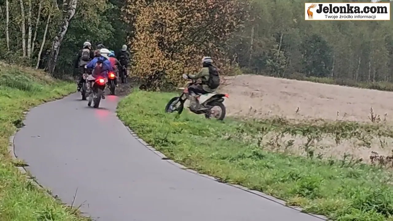 znow-jezdza-po-sciezce-rowerowej-127984