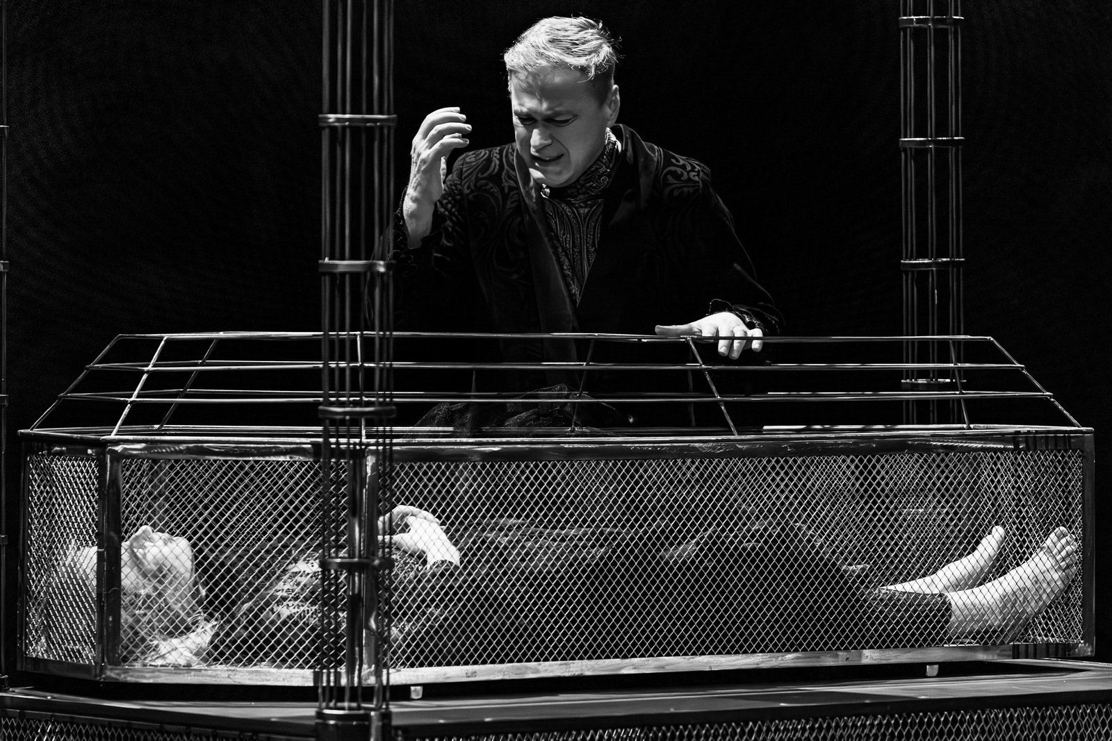 premiera-z-owacjami-czyli-miosc-i-nienawisc-w-norwidzie-128000