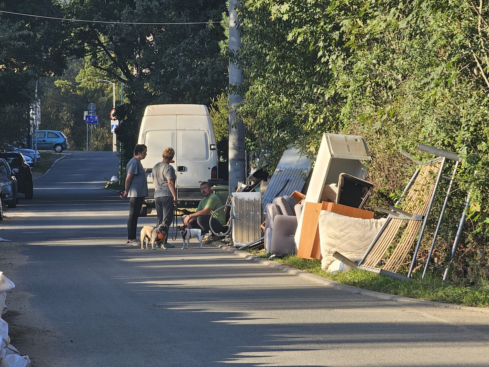 w-jeleniej-gorze-smieci-po-powodzi-leza-jeszcze-na-270-podworkach-128018