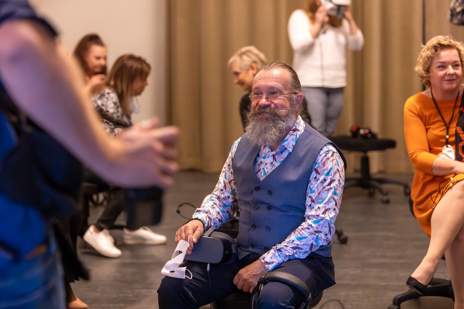 nowoczesnosc-w-teatrze-widzowie-dostali-okulary-vr-128029