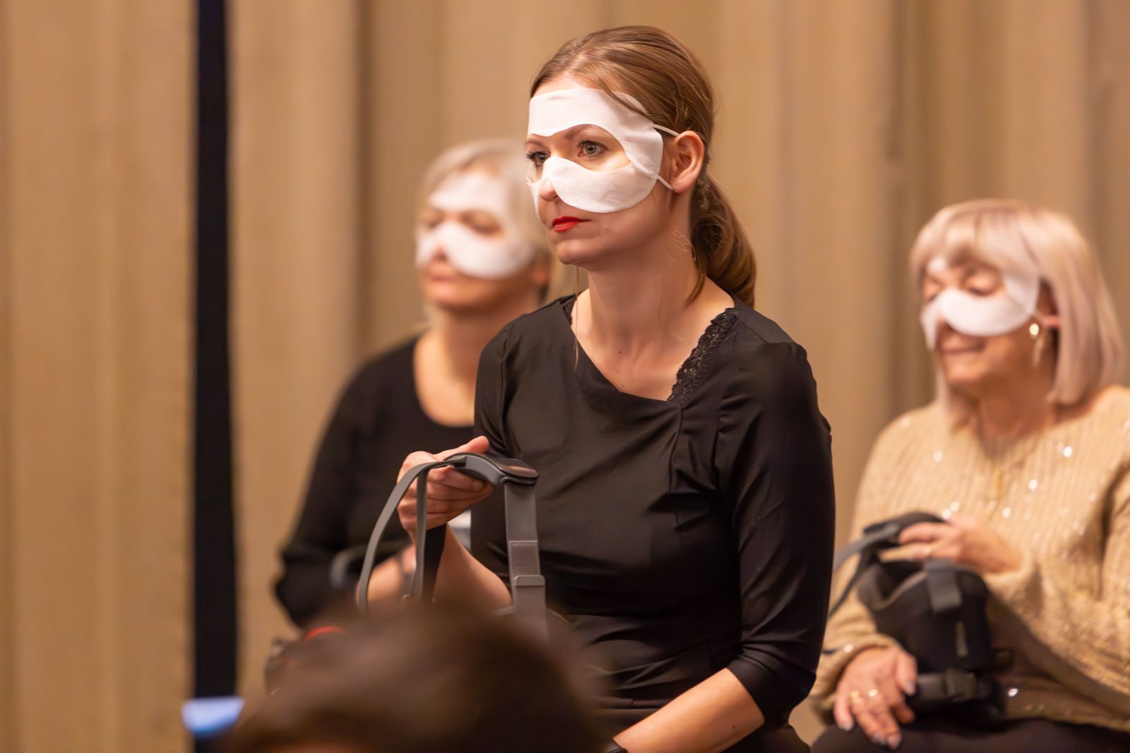nowoczesnosc-w-teatrze-widzowie-dostali-okulary-vr-128029