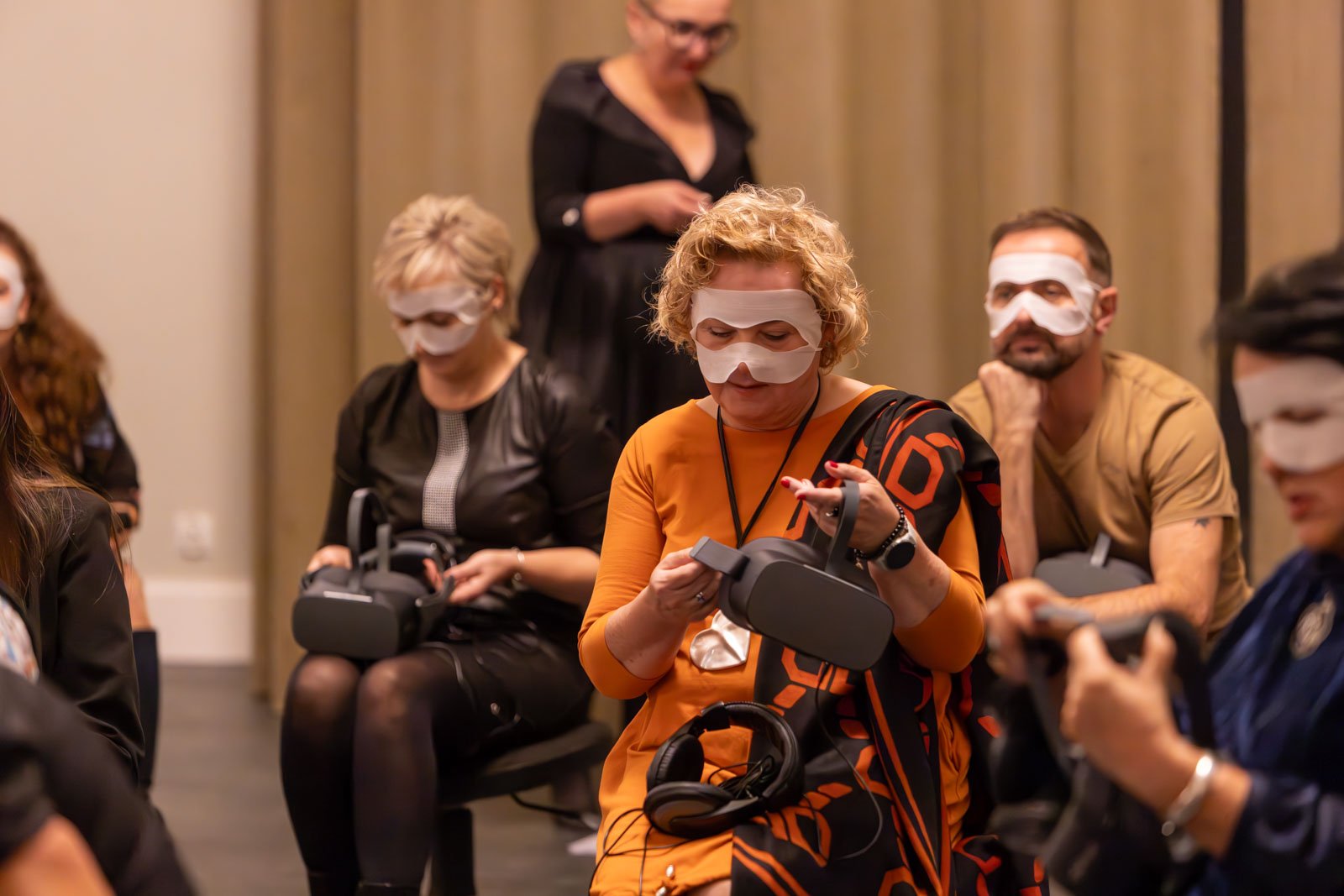 nowoczesnosc-w-teatrze-widzowie-dostali-okulary-vr-128029