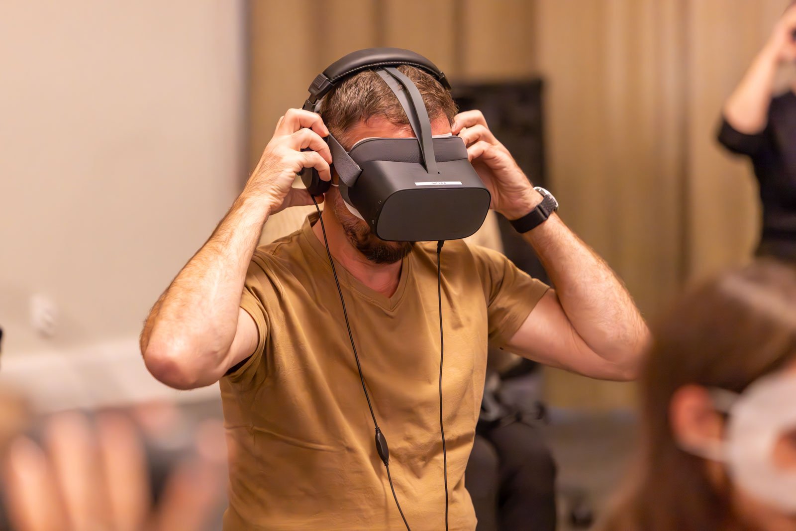 nowoczesnosc-w-teatrze-widzowie-dostali-okulary-vr-128029