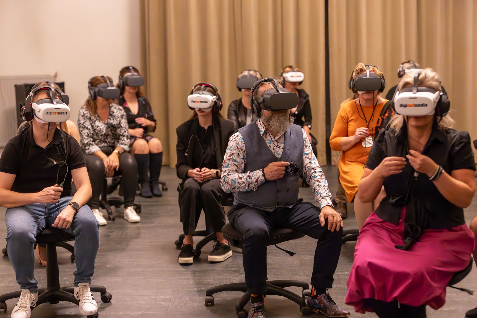 nowoczesnosc-w-teatrze-widzowie-dostali-okulary-vr-128029