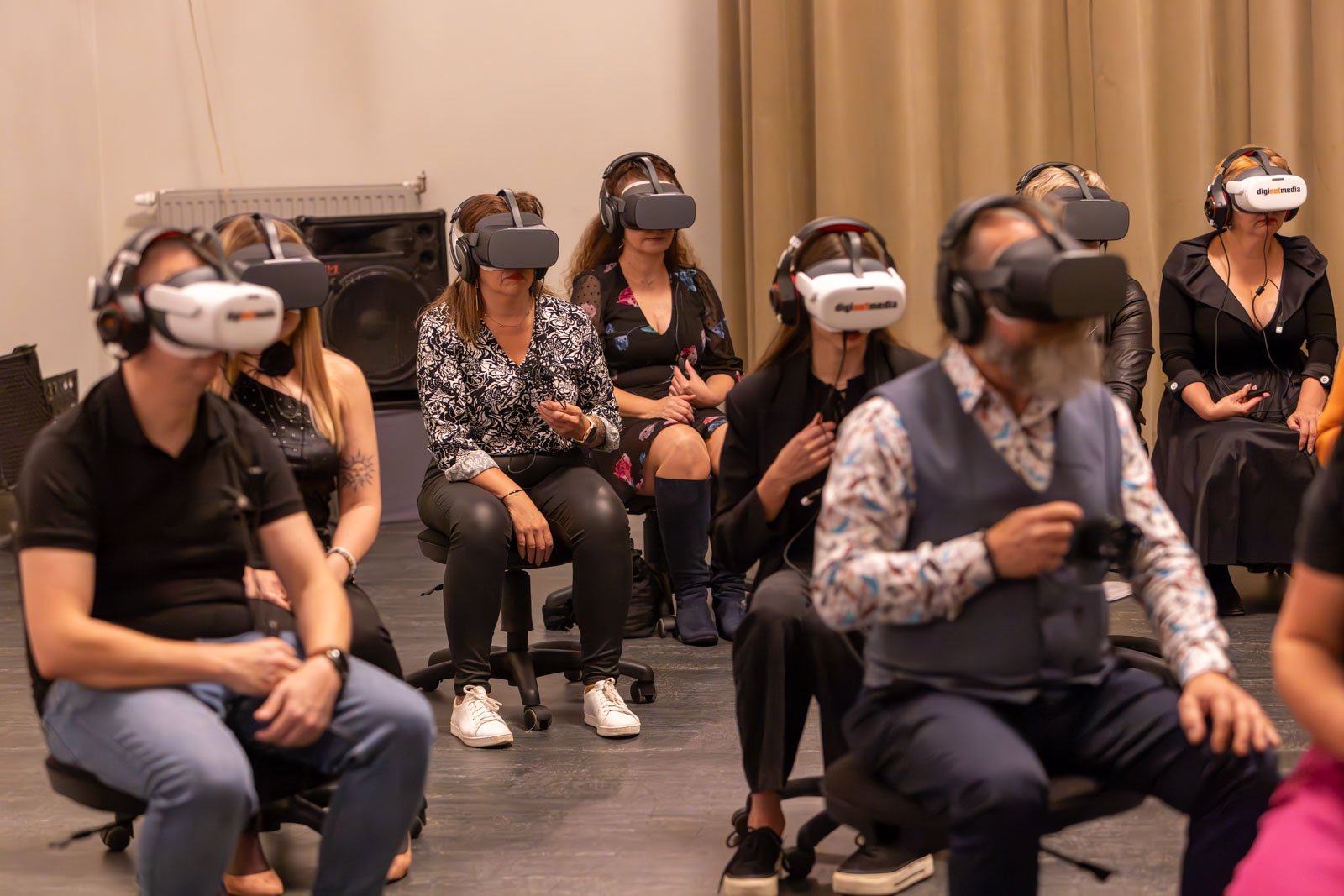 nowoczesnosc-w-teatrze-widzowie-dostali-okulary-vr-128029