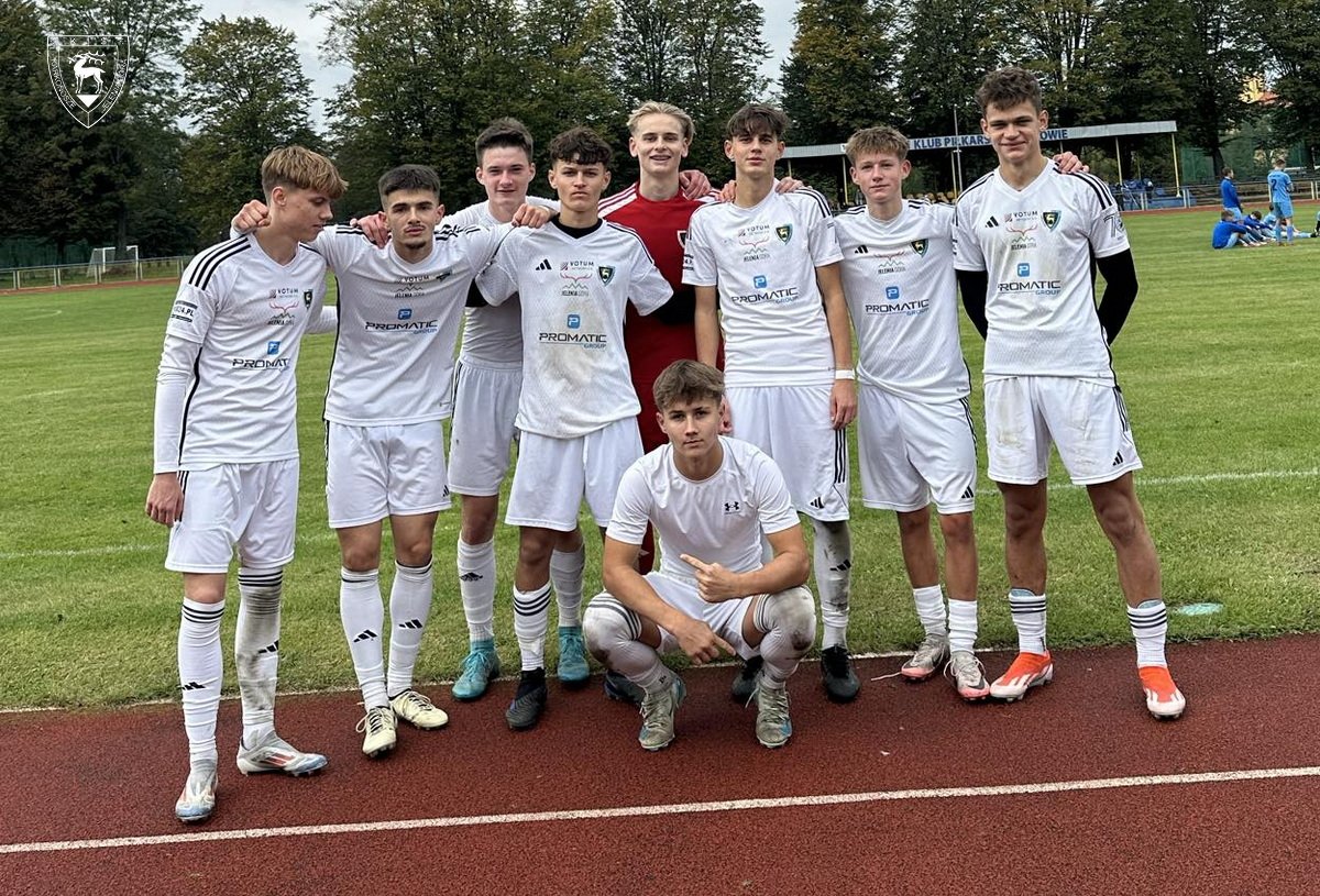 trzykrotnie-umiescili-futbolowke-w-sieci-128051