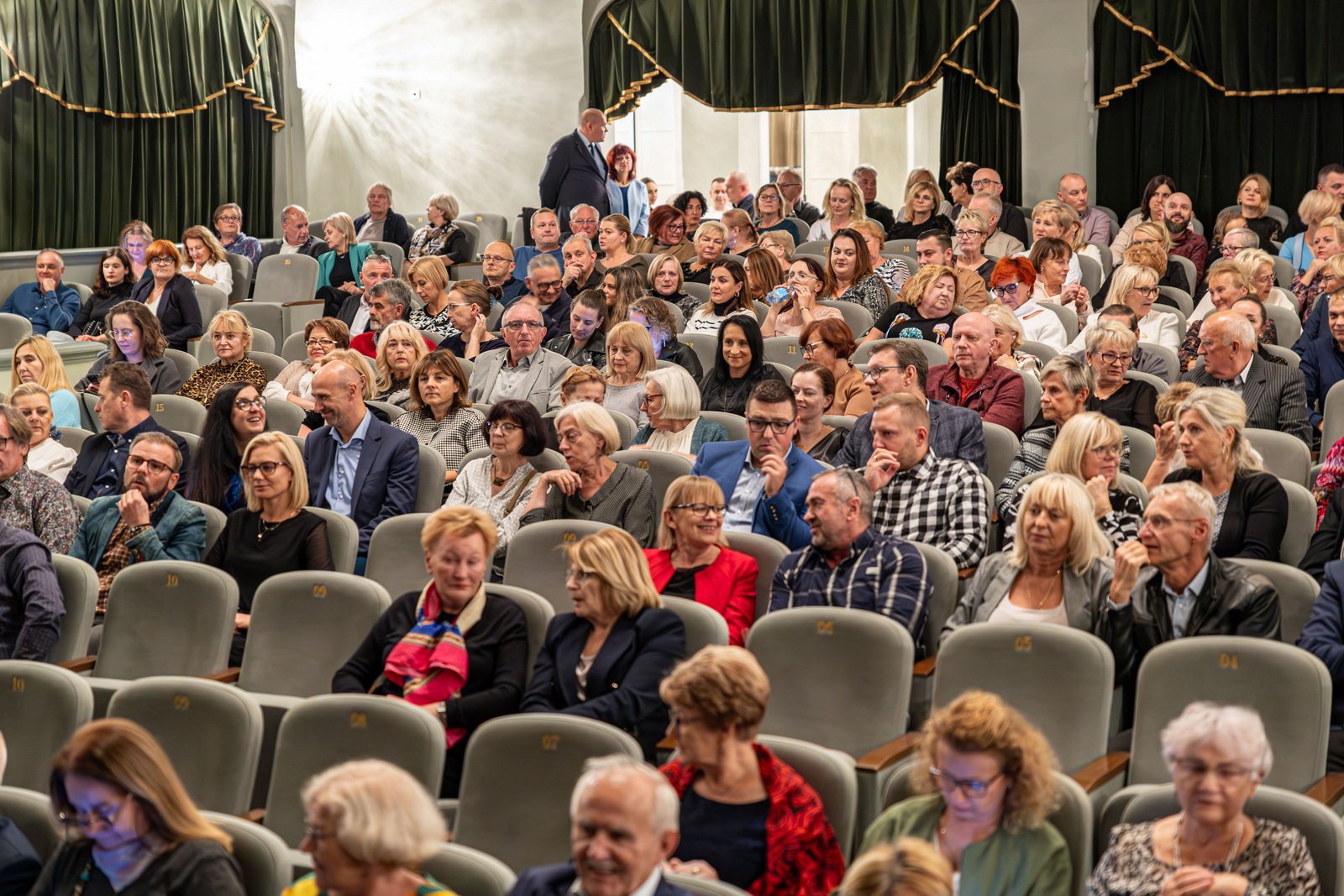 mazenska-komedia-omyek-z-doborowa-obsada-128092