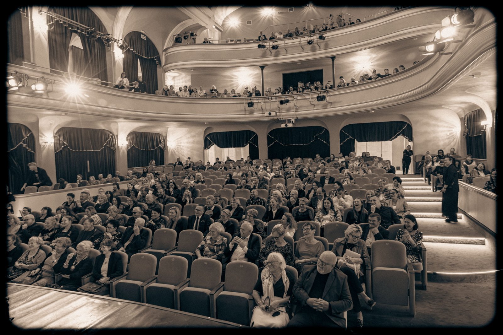 mazenska-komedia-omyek-z-doborowa-obsada-128092