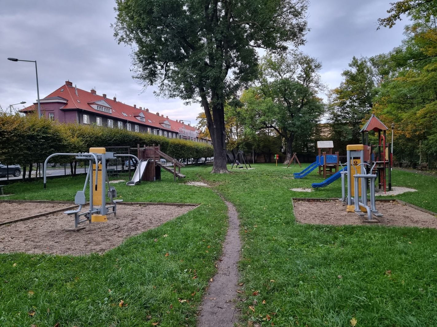 rewitalizacja-placu-zabaw-na-osiedlu-robotniczym-128148