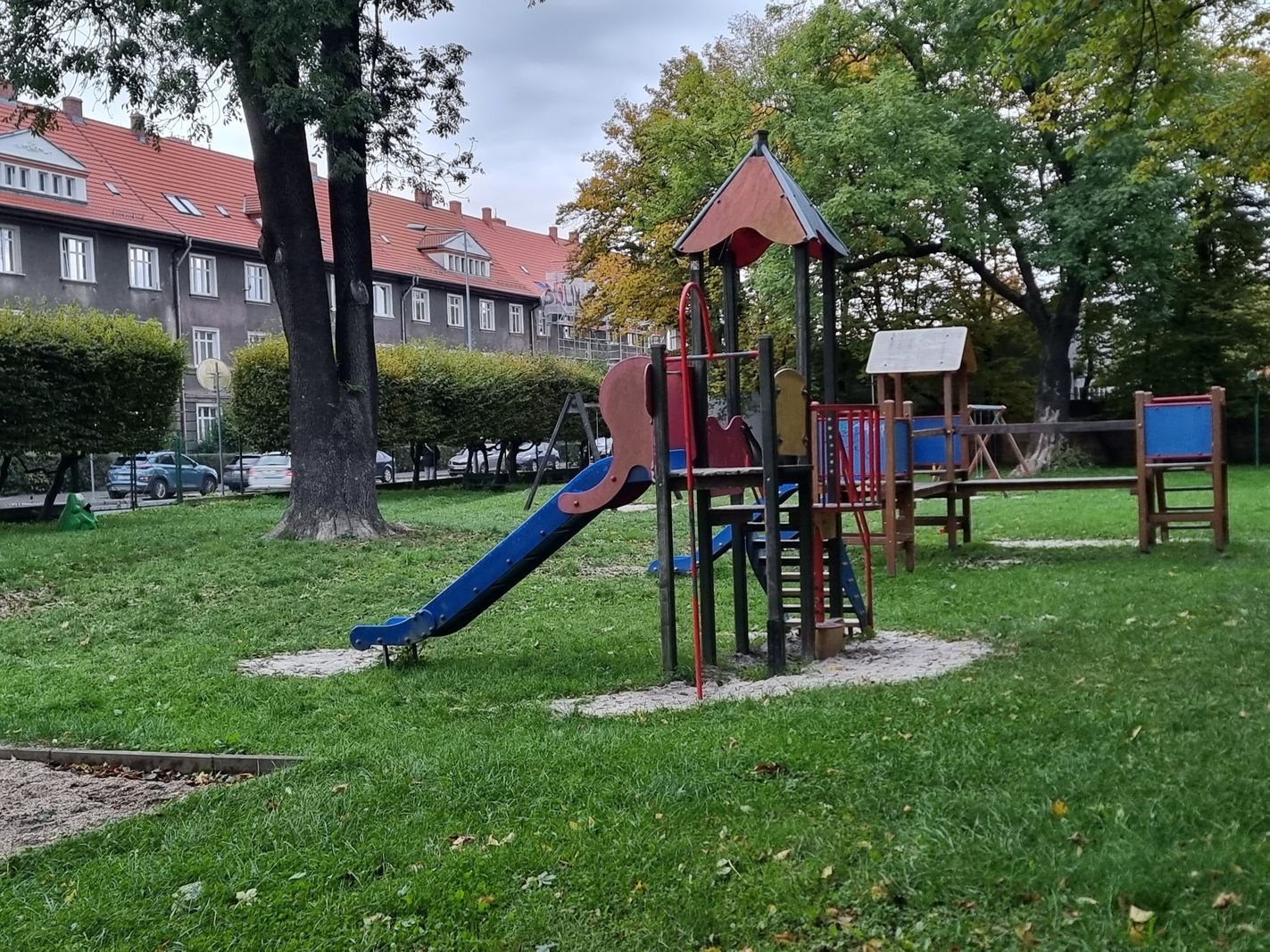 rewitalizacja-placu-zabaw-na-osiedlu-robotniczym-128148